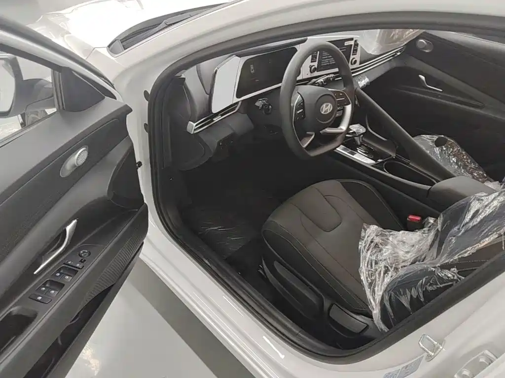Hyundai Elantra — миниатюра 16