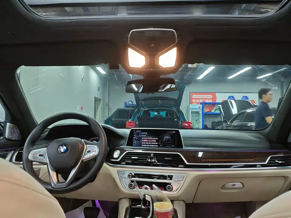BMW 7 Series — миниатюра 4