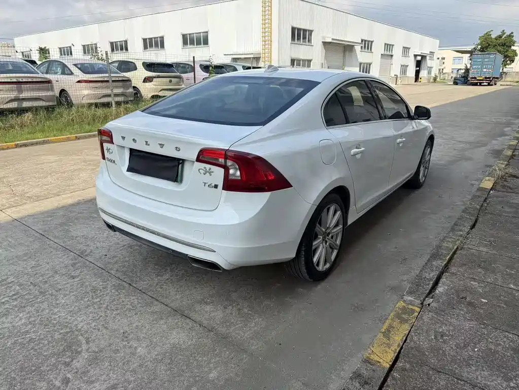 Volvo S60 PHEV — миниатюра 9