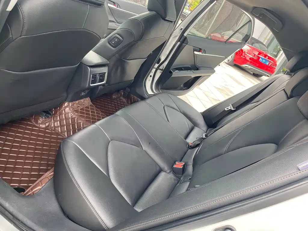 Toyota Camry — миниатюра 10