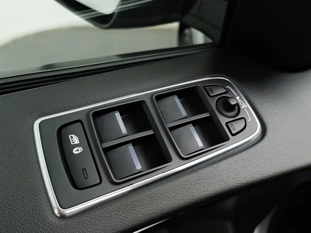 Jaguar F-PACE — миниатюра 9