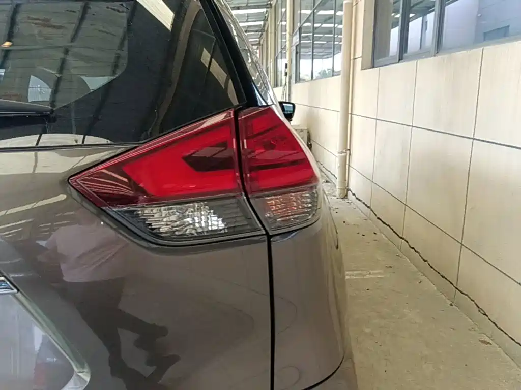 Nissan X-Trail — миниатюра 8