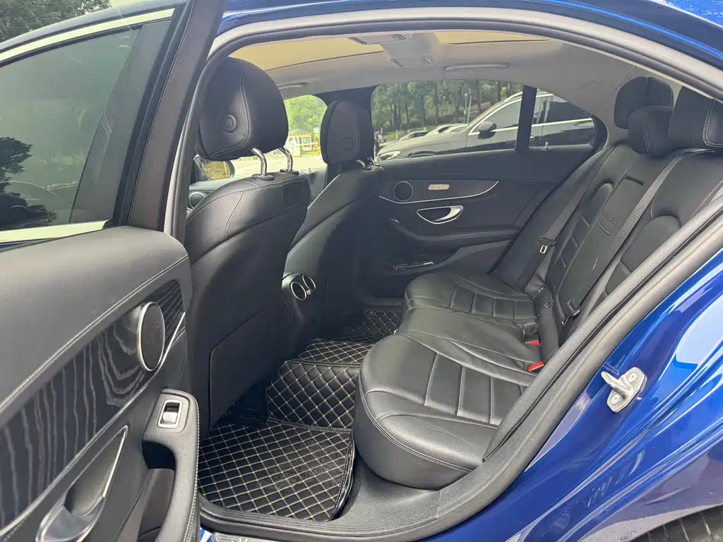 Mercedes-Benz C-Class — миниатюра 6