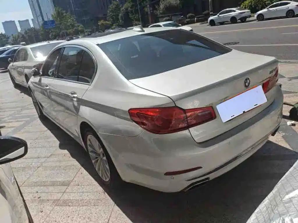 BMW 5 Series — миниатюра 3