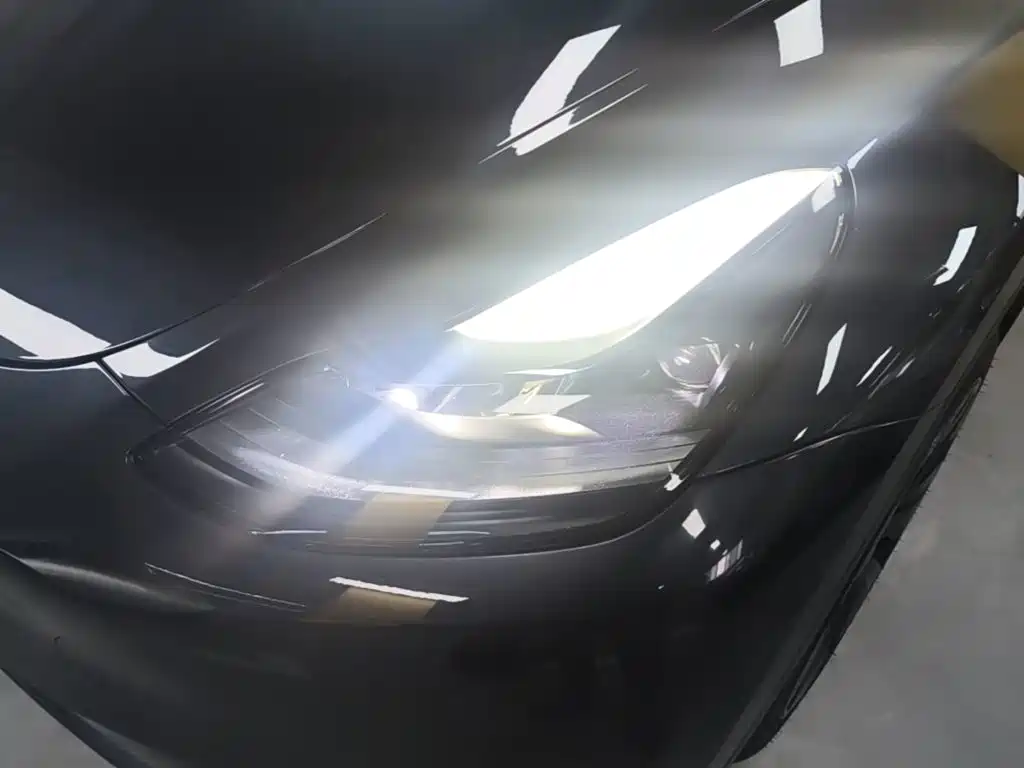 Tesla Model Y — миниатюра 24