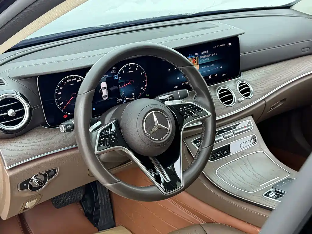 Mercedes-Benz E-Class — миниатюра 5