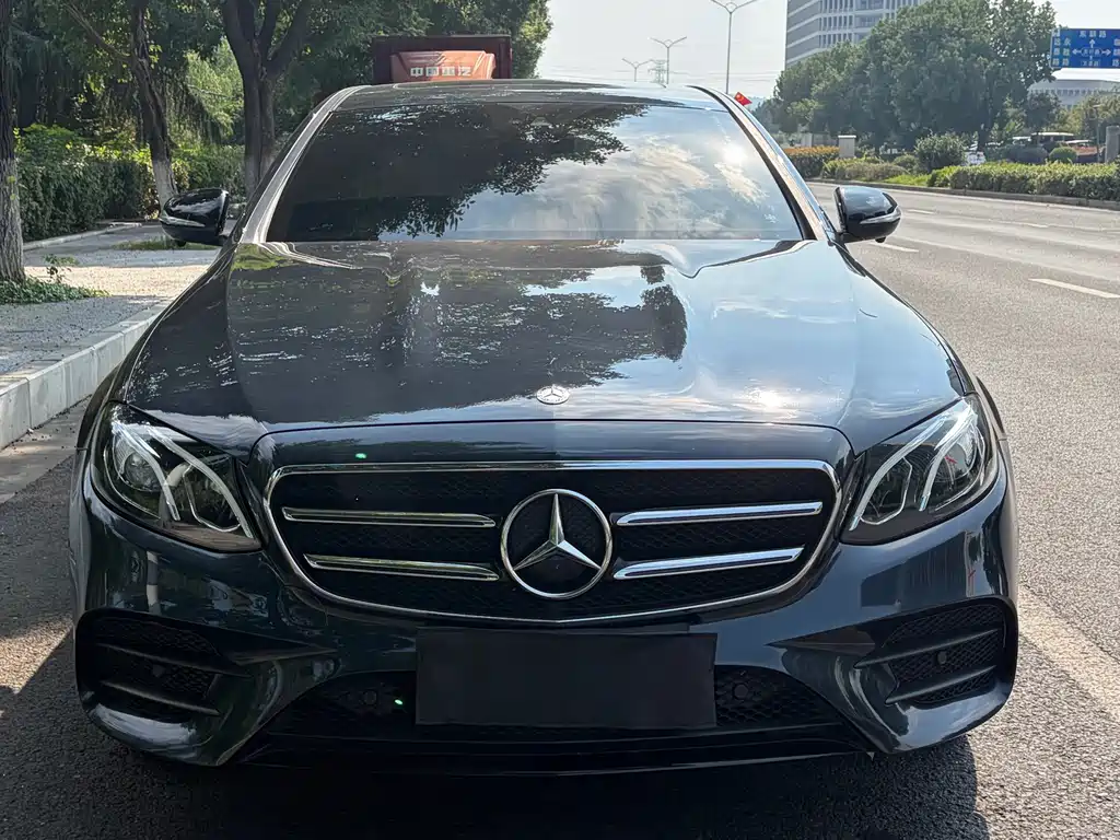 Mercedes-Benz E-Class — миниатюра 2