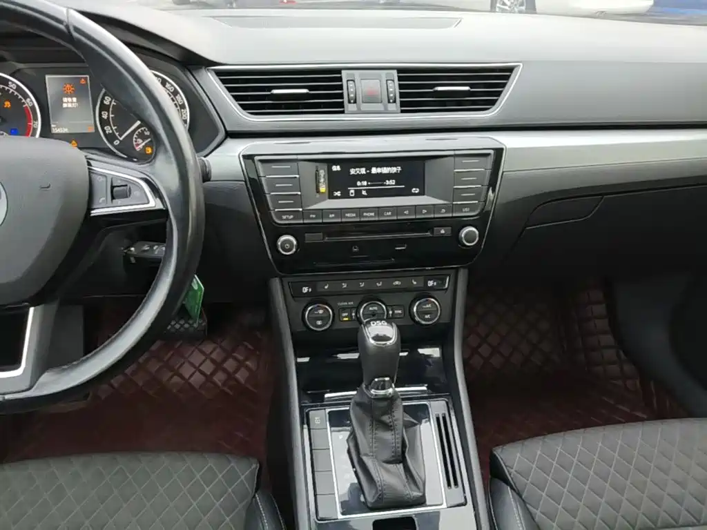 Skoda Superb — миниатюра 13