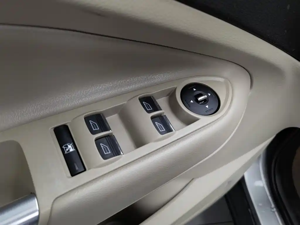 Ford Kuga — миниатюра 9