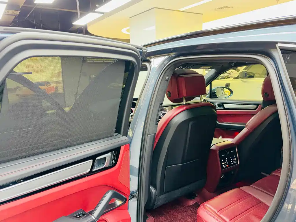 Porsche Cayenne — миниатюра 8