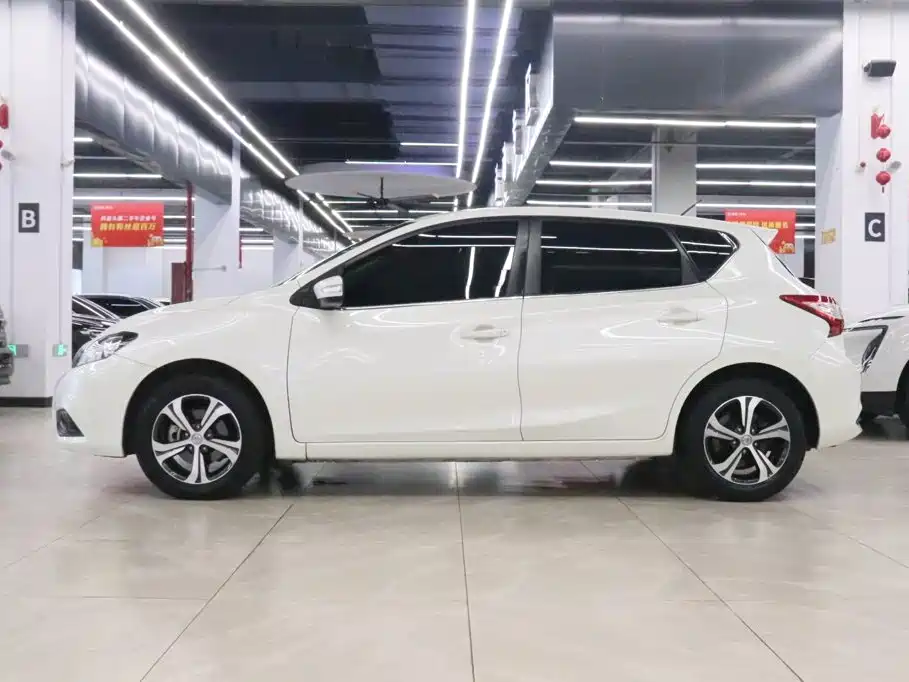 Nissan Tiida — миниатюра 3
