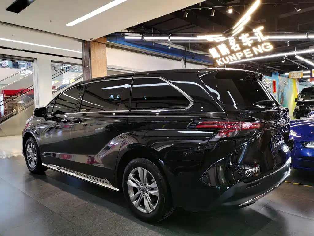 Toyota Sienna — миниатюра 3