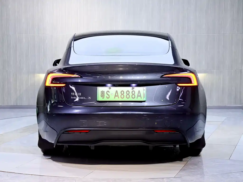 Tesla Model 3 — миниатюра 6