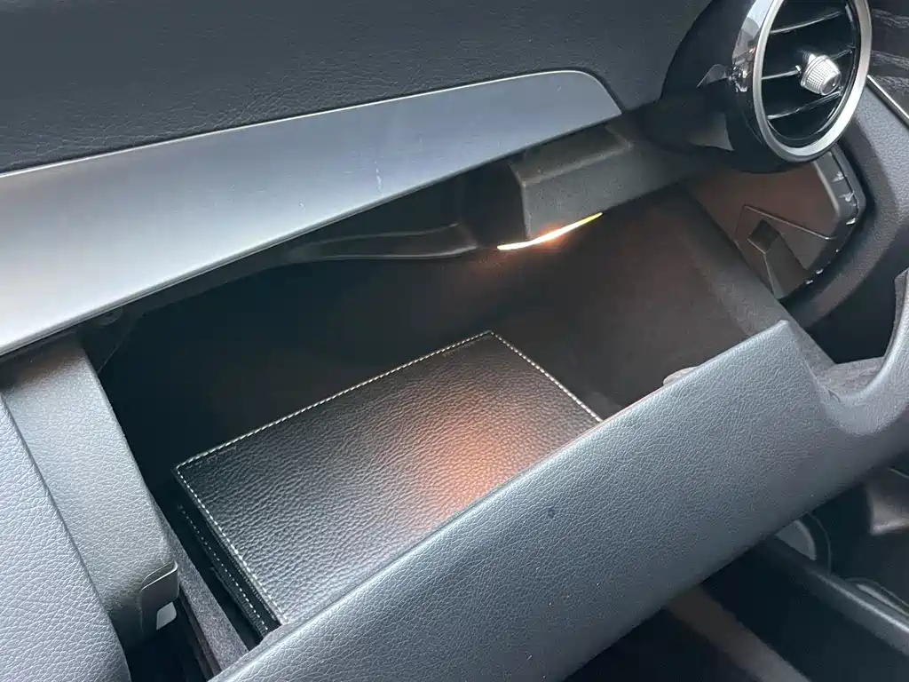 Mercedes-Benz C-Class — миниатюра 12
