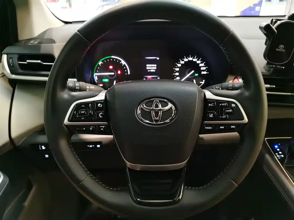 Toyota Sienna — миниатюра 7