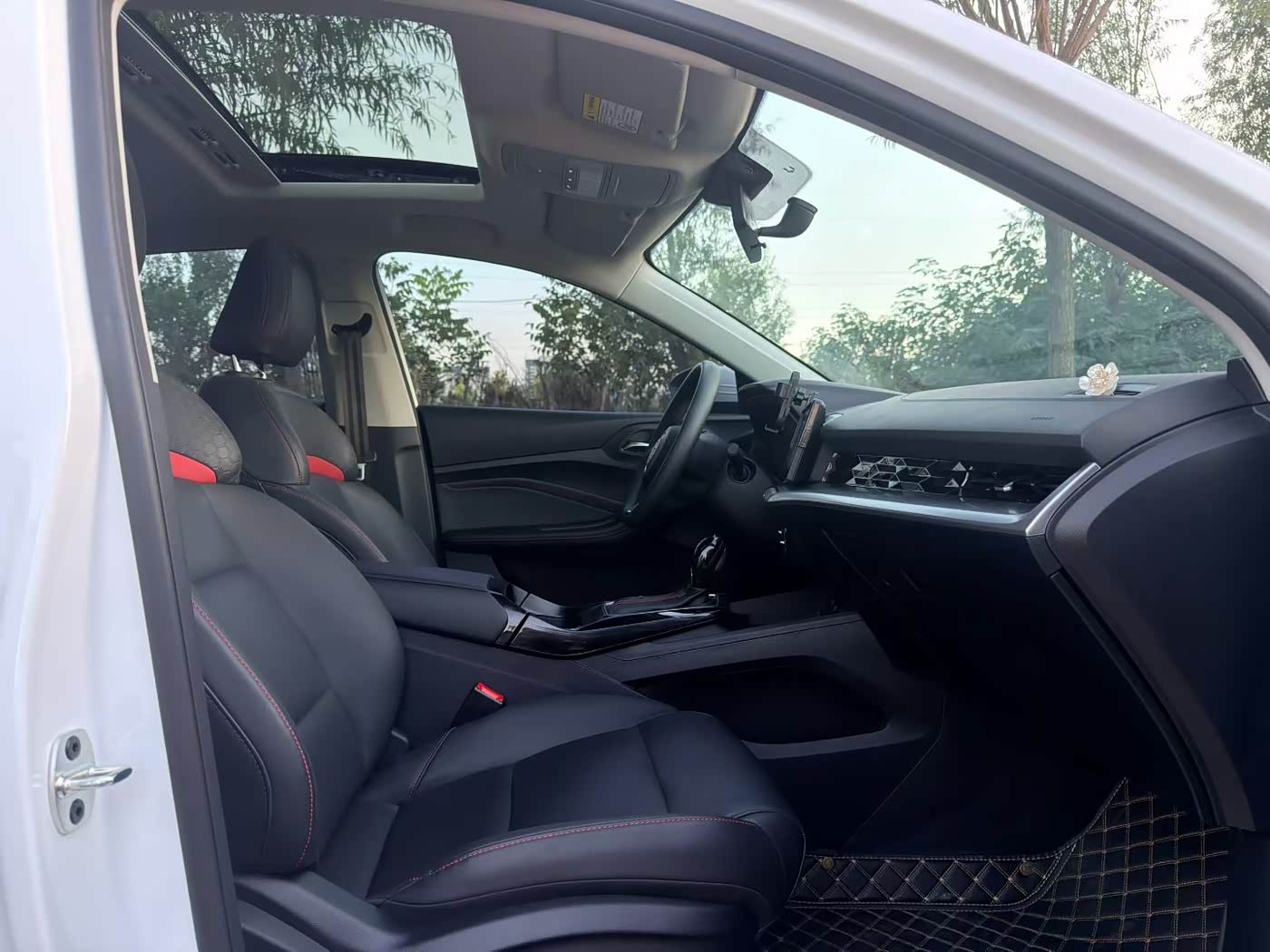 MG MG5 1.5 л 2024 г. Белый, пробег 11000 км