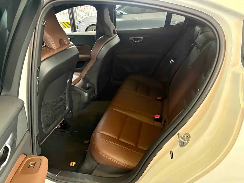 Volvo S60 — миниатюра 6