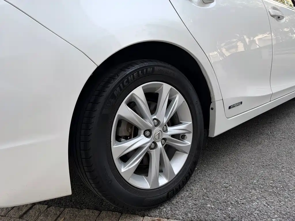 Lexus CT — миниатюра 5