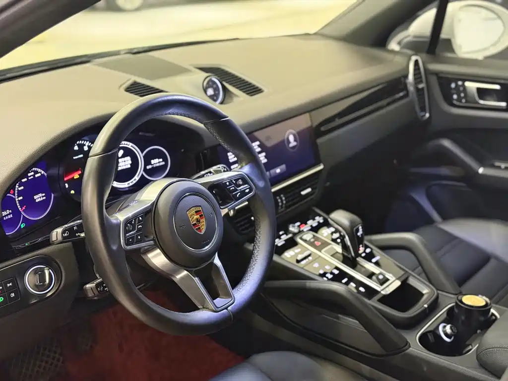 Porsche Cayenne — миниатюра 12