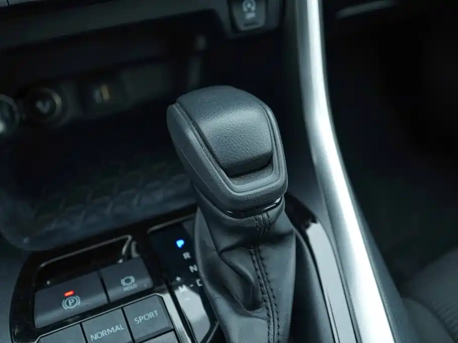 Toyota RAV4 — миниатюра 8