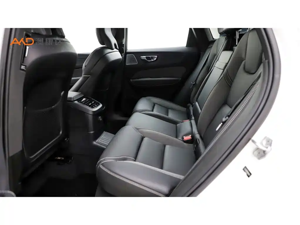 Volvo XC60 PHEV — миниатюра 7