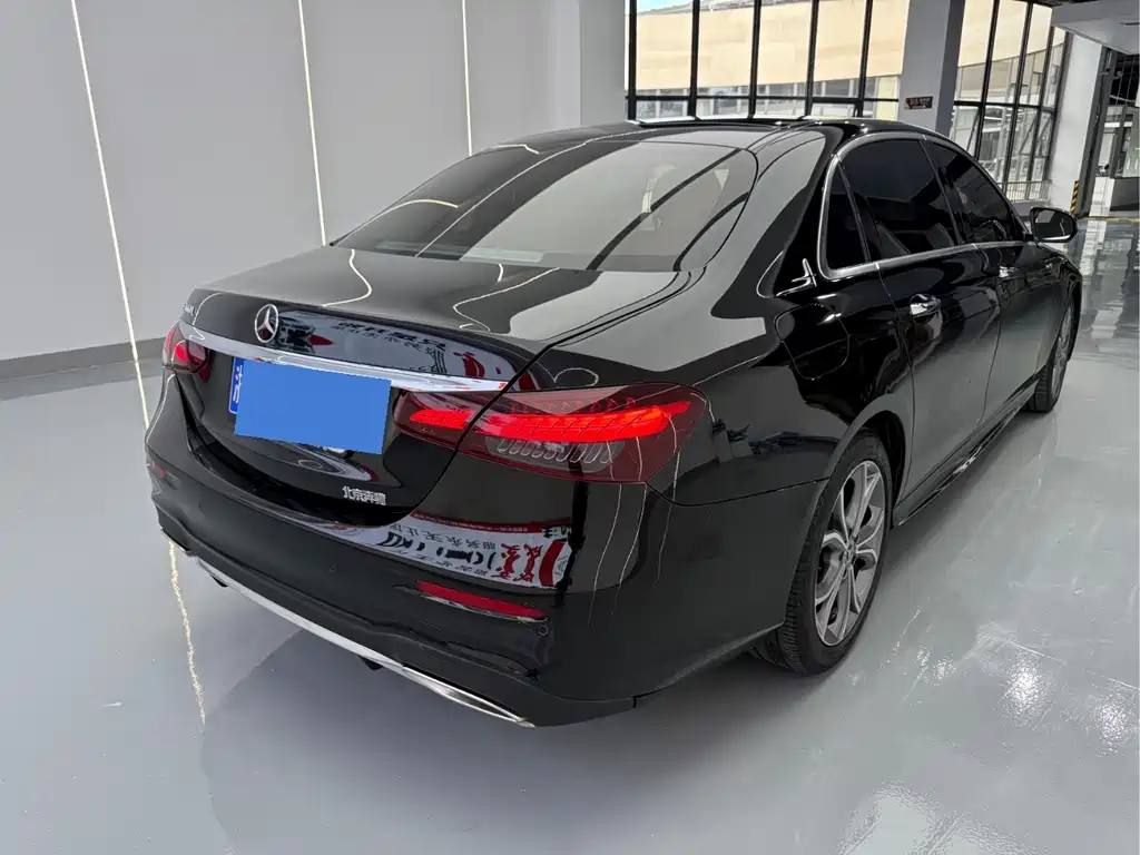 Mercedes-Benz E-Class — миниатюра 10