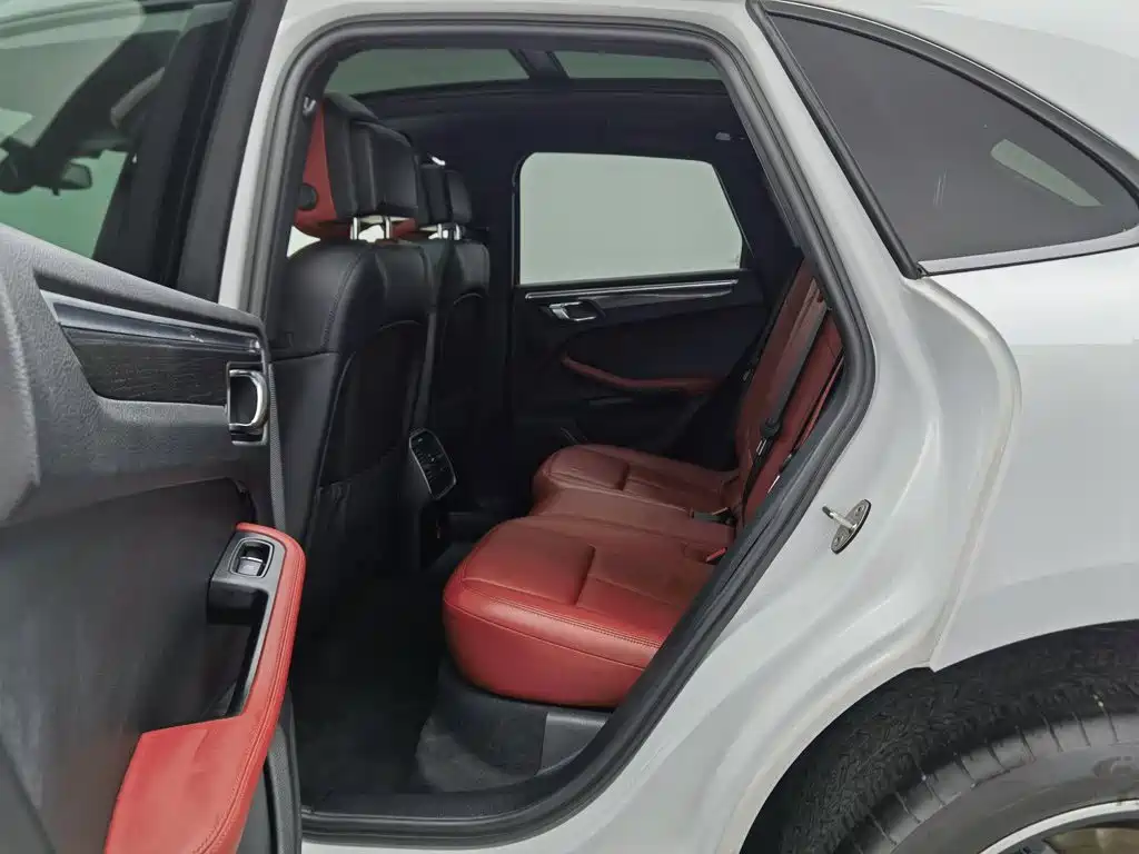 Porsche Macan — миниатюра 15