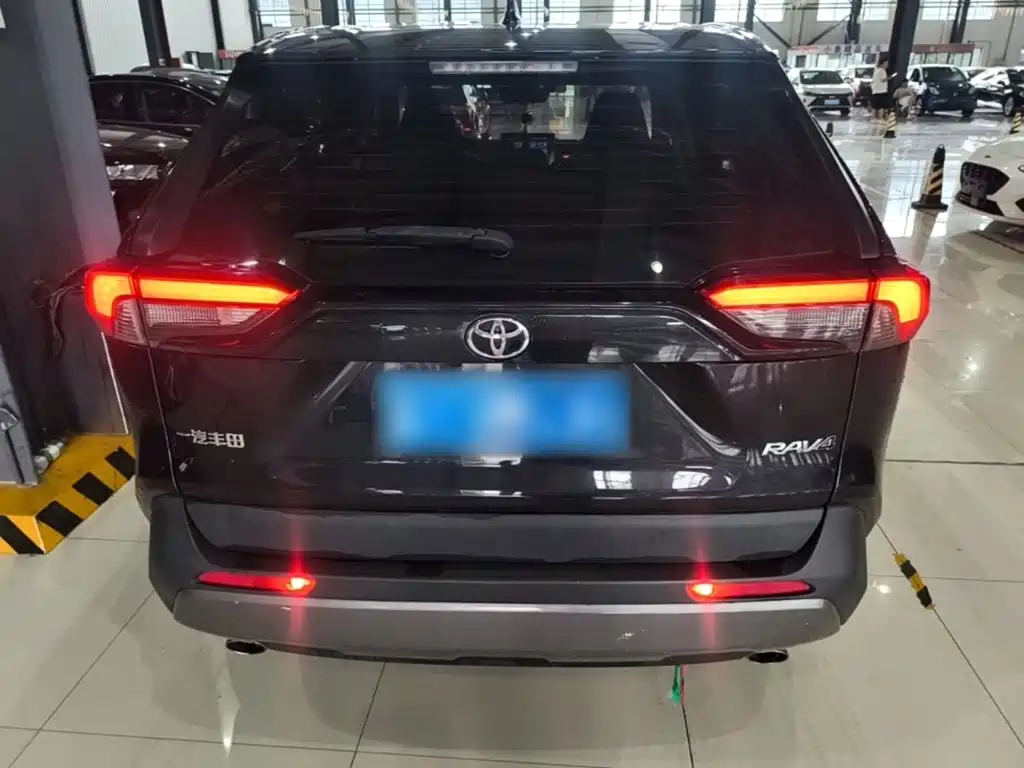 Toyota RAV4 — миниатюра 6