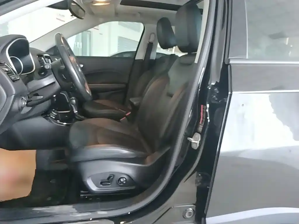 Jeep Compass — миниатюра 15