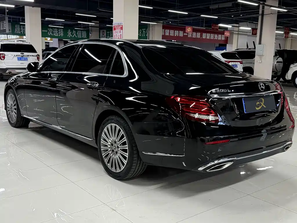 Mercedes-Benz E-Class — миниатюра 4