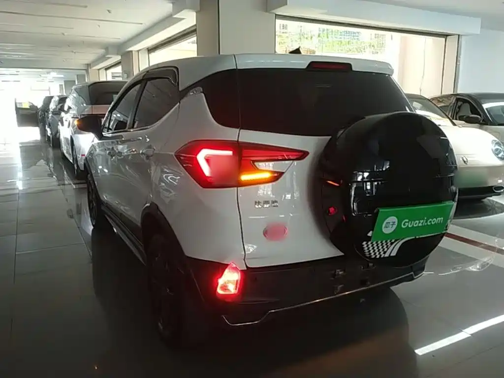 BYD Yuan EV — миниатюра 5