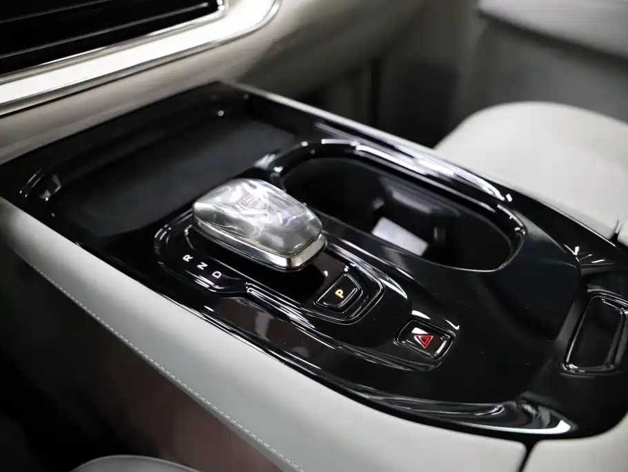 Volvo EM90 — миниатюра 14