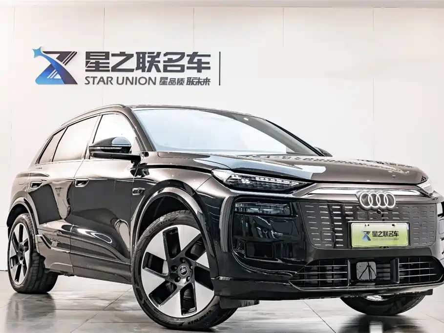 AUDI Q6L E TRON