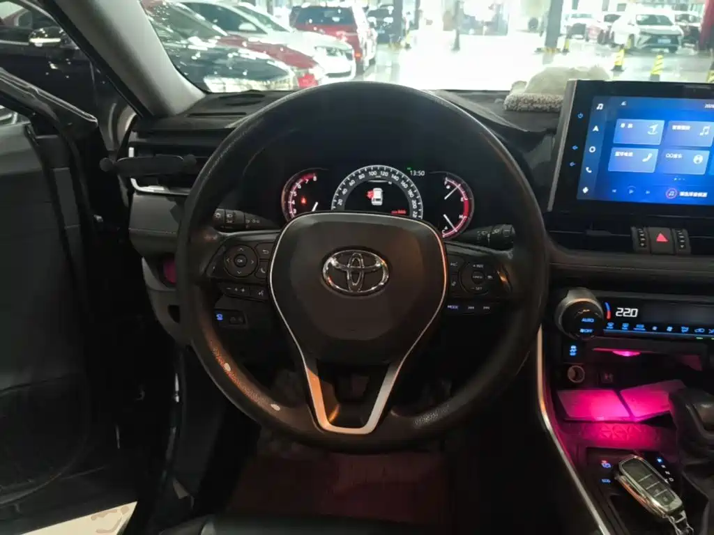 Toyota RAV4 — миниатюра 11