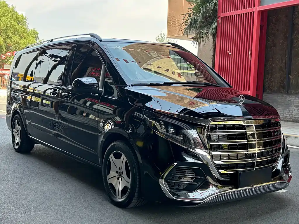 Mercedes-Benz Vito 2023 2.0T 7 мест