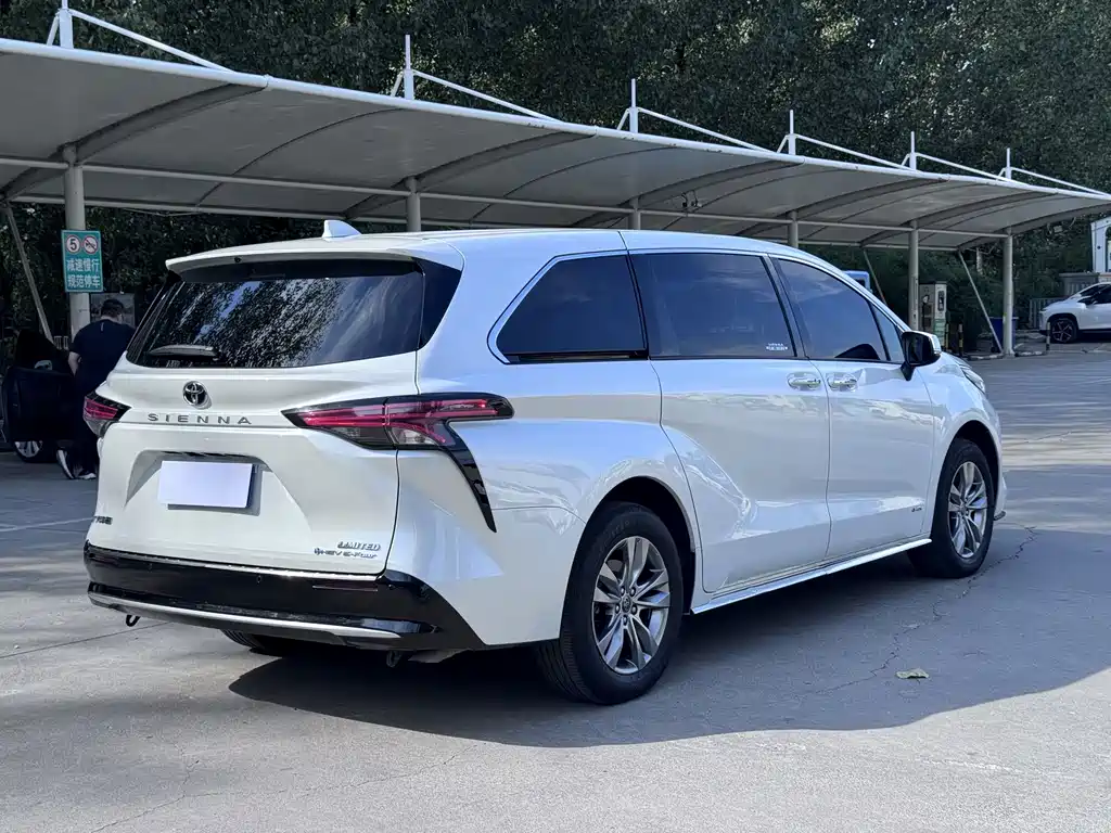 Toyota Sienna — миниатюра 3