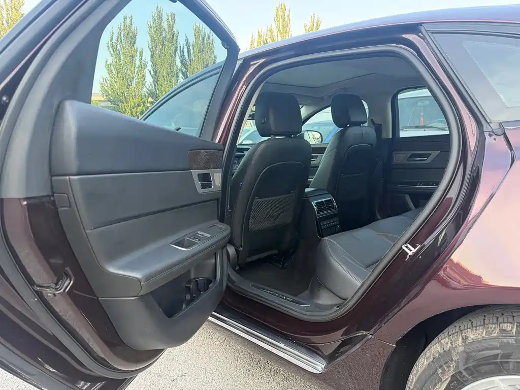 Jaguar XFL — миниатюра 4