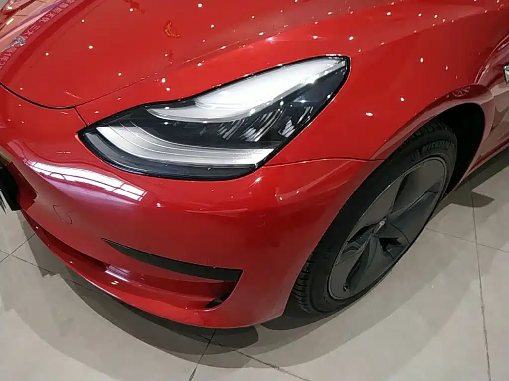 Tesla Model 3 — миниатюра 24