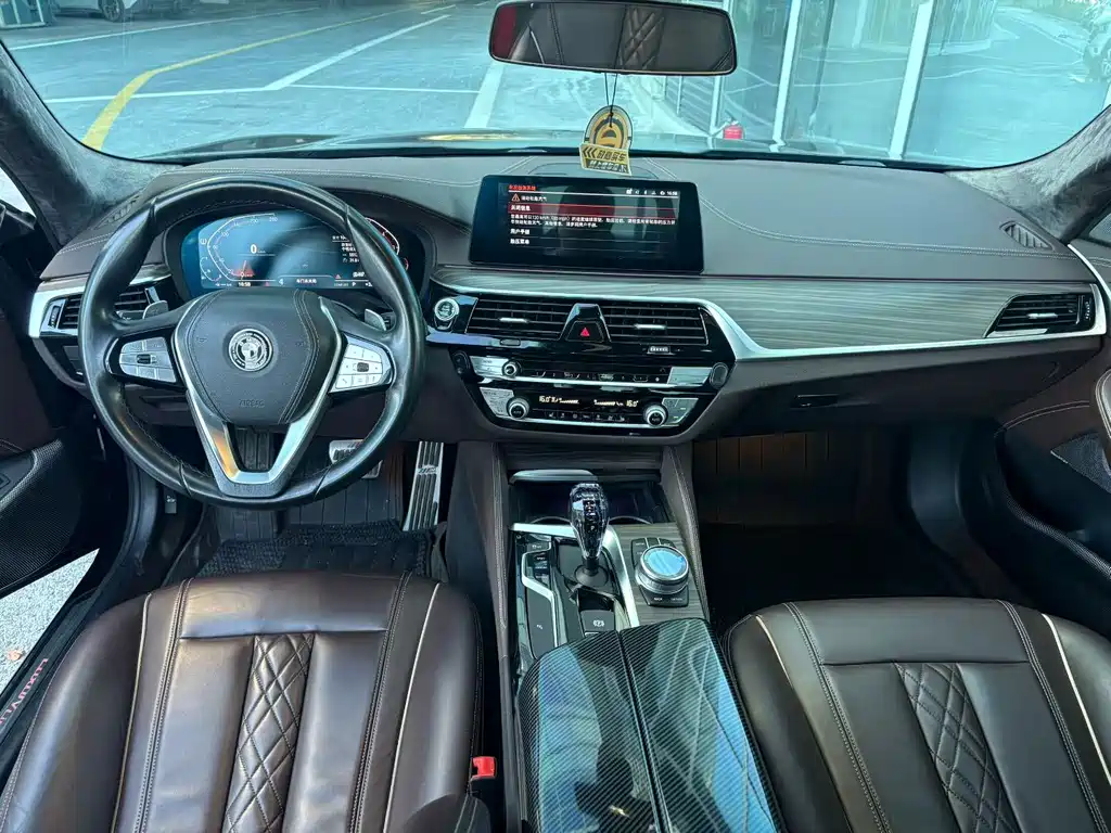 BMW 5 Series — миниатюра 5