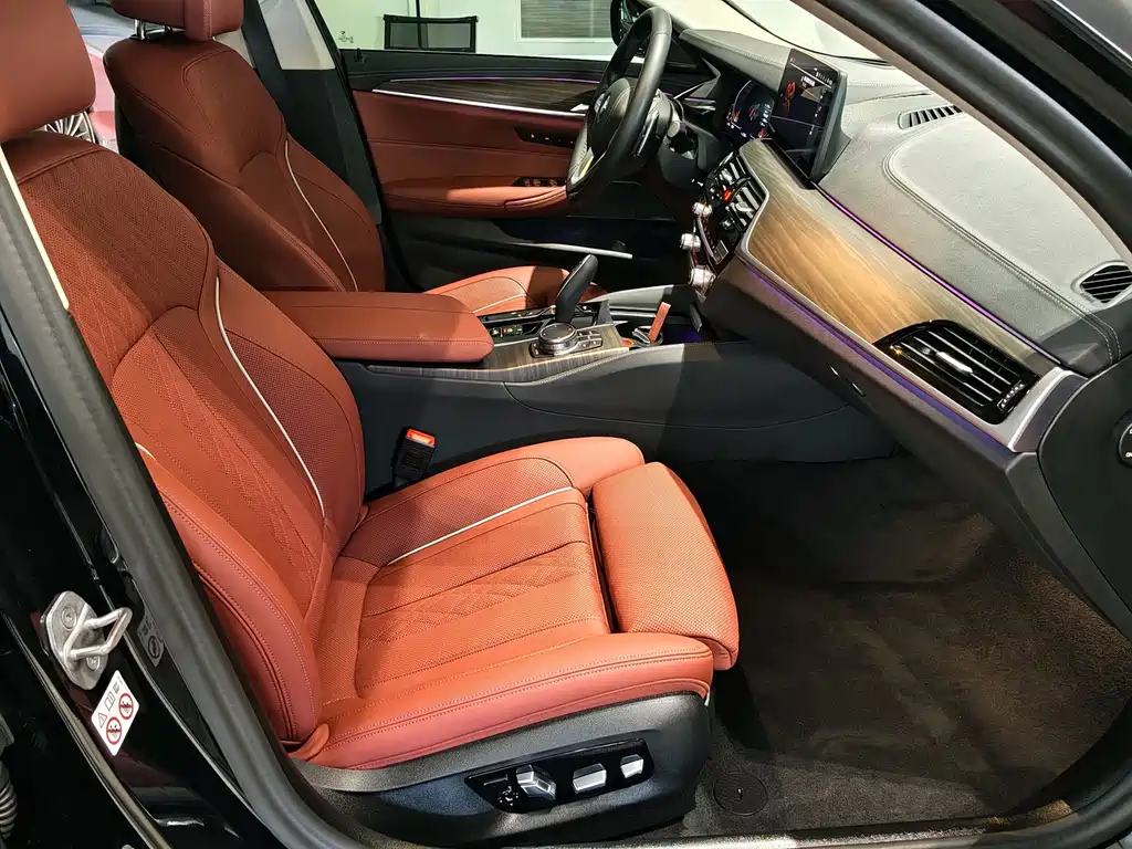 BMW 5 Series — миниатюра 5