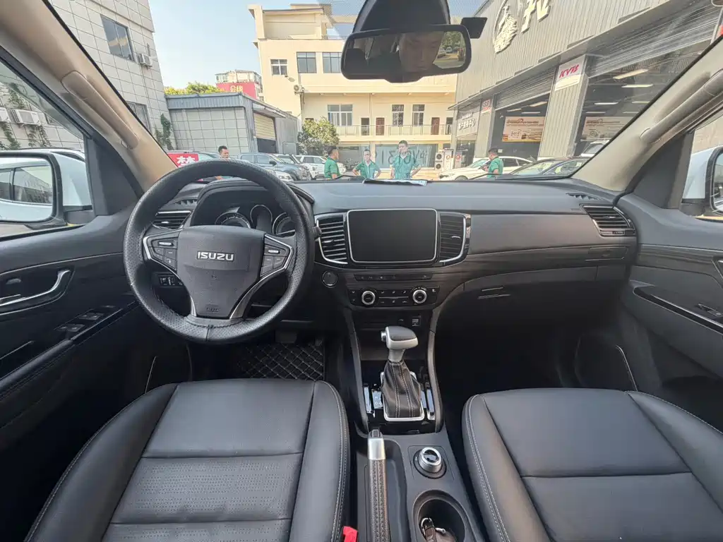 Isuzu MU-X — миниатюра 9