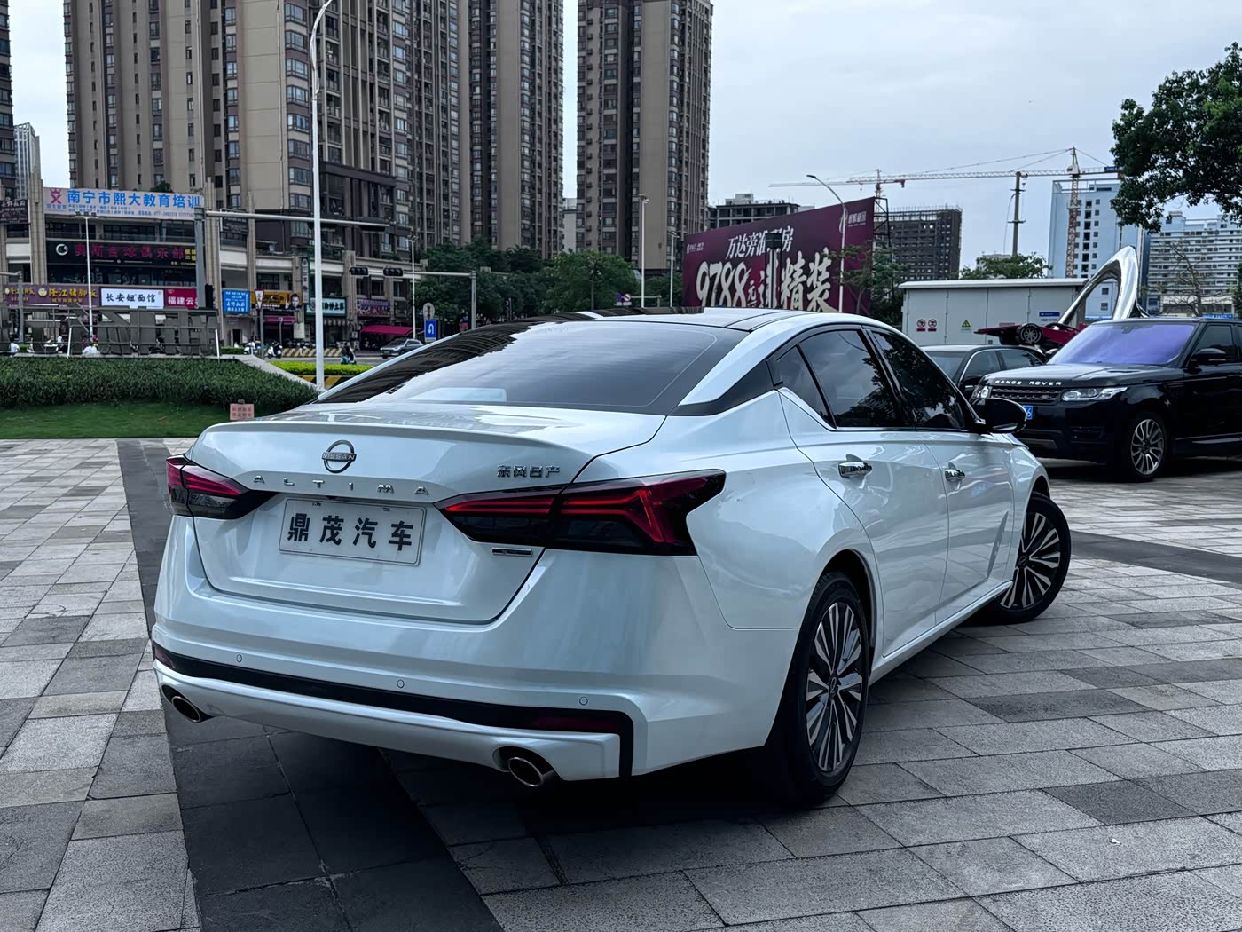 Nissan Teana 2.0 л 2023 г. Белый, пробег 30000 км