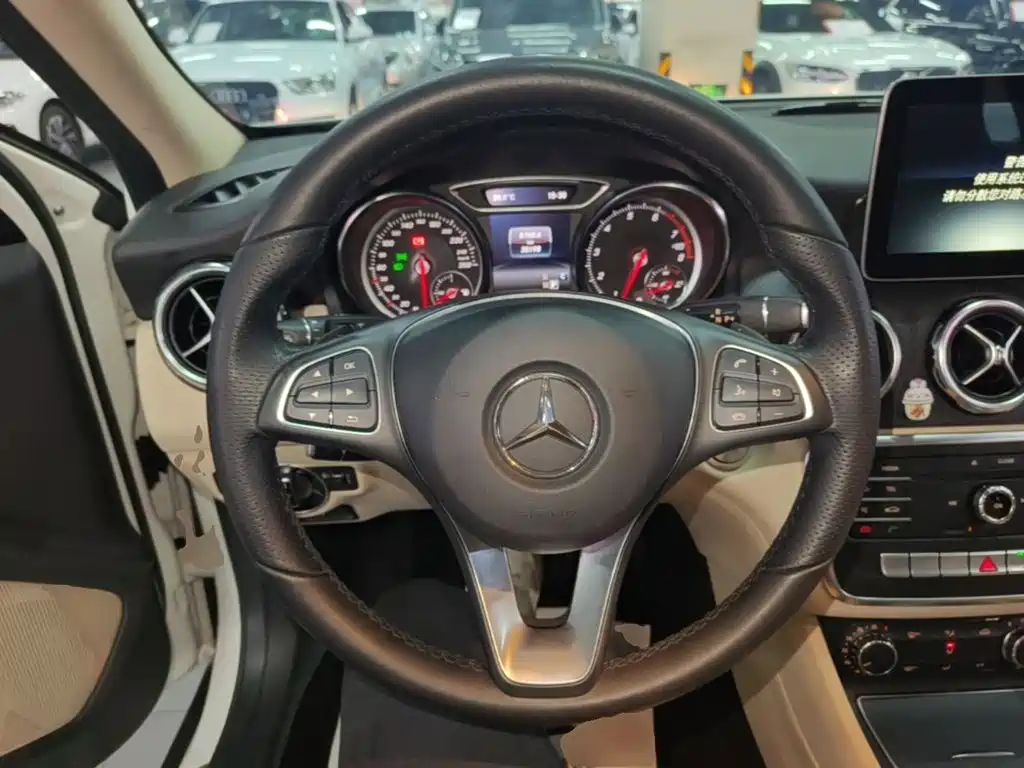 Mercedes-Benz GLA — миниатюра 11