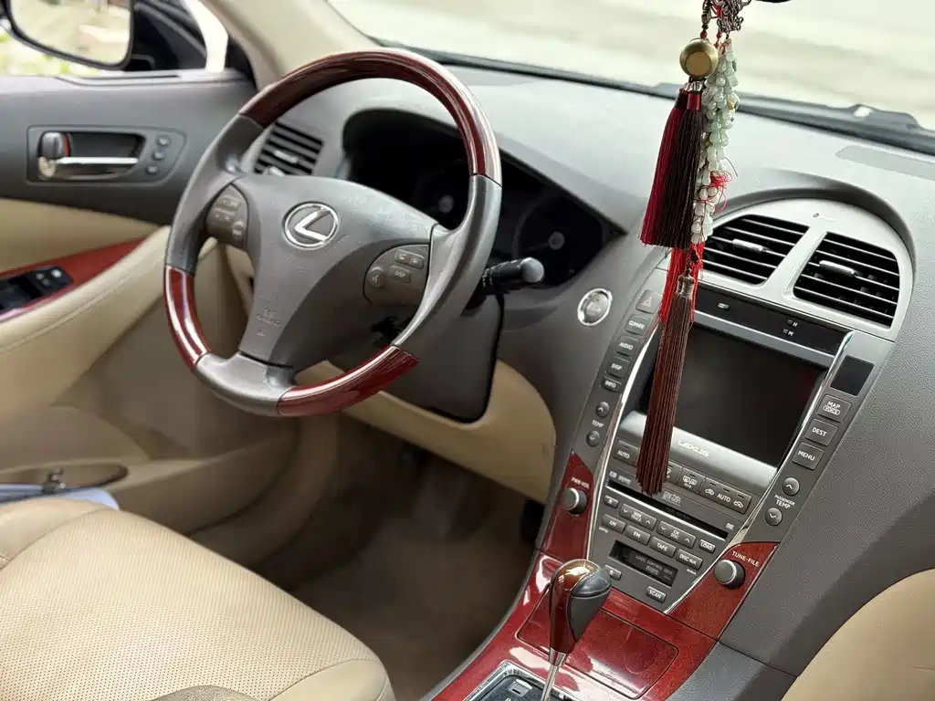 Lexus ES — миниатюра 8