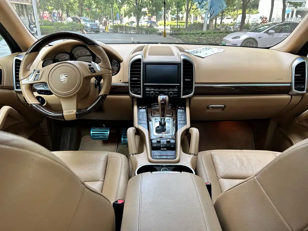 Porsche Cayenne — миниатюра 14