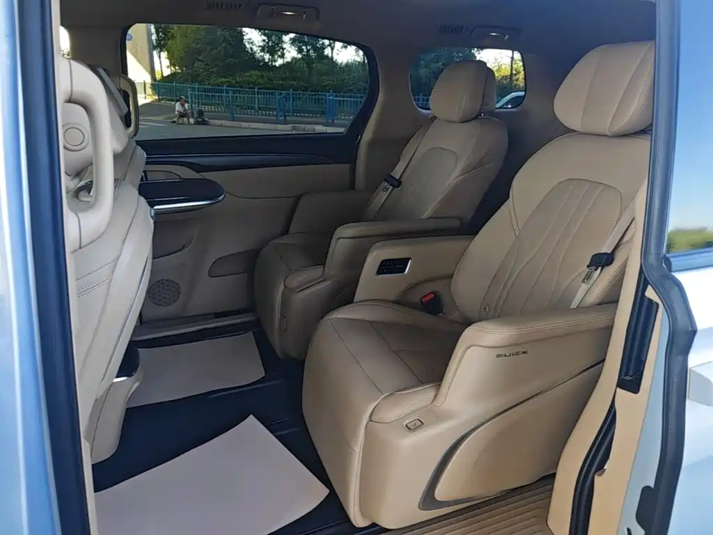 Buick GL8 Hybrid — миниатюра 17