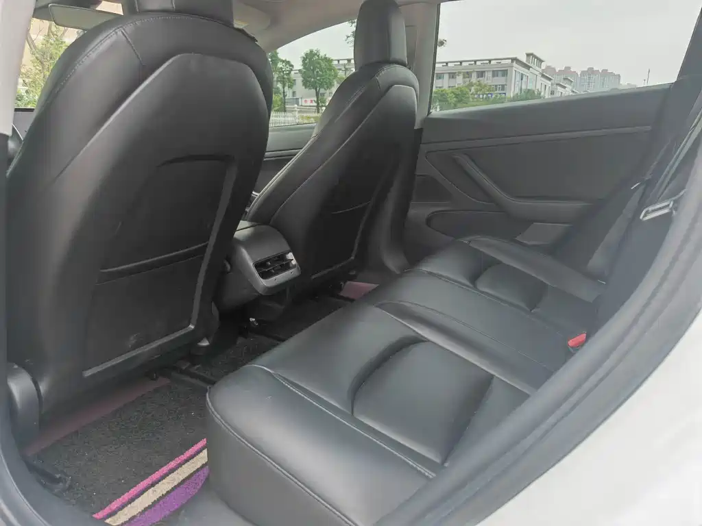 Tesla Model 3 — миниатюра 12