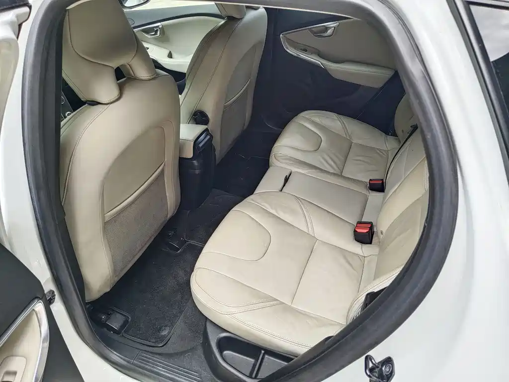 Volvo V40 — миниатюра 6