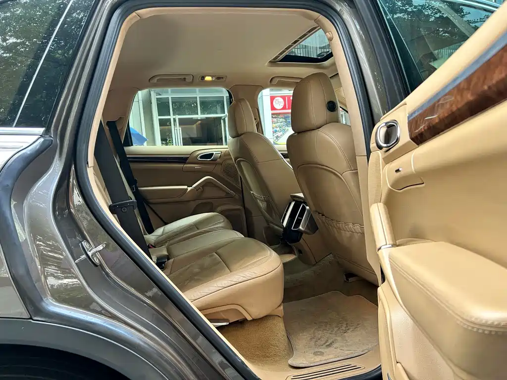 Porsche Cayenne — миниатюра 15