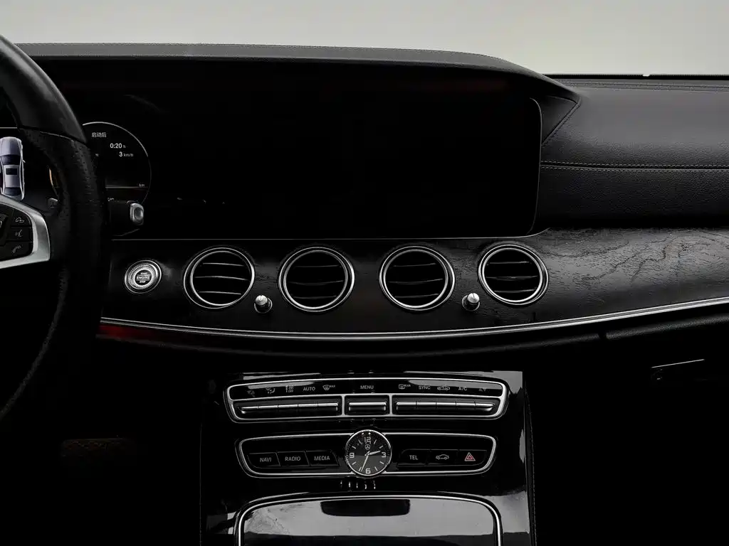 Mercedes-Benz E-Class — миниатюра 12